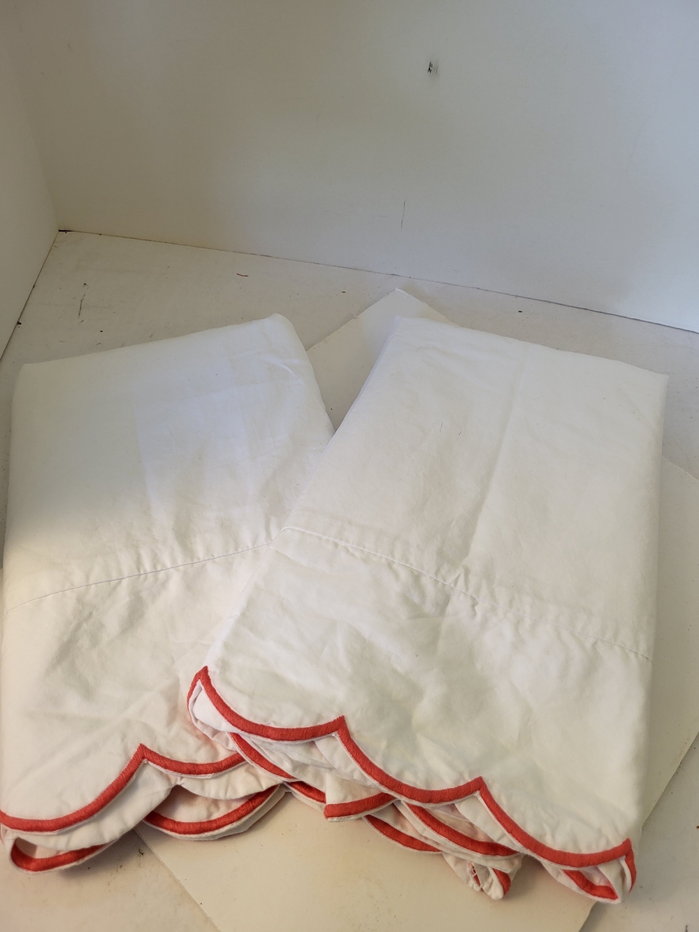 2-Martha Stewart King Egyptian Cotton Pillowcases W/ Coral Scalloped Trim